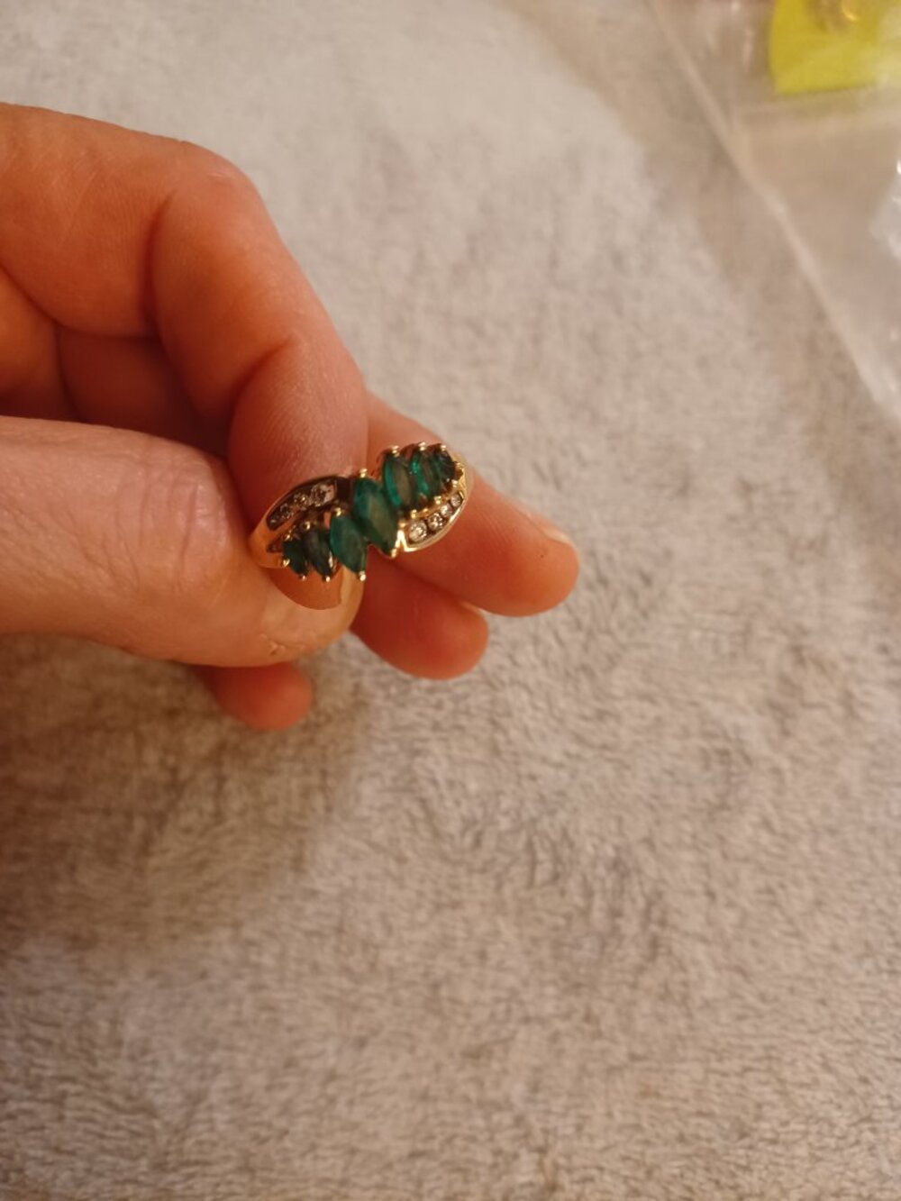 10k YG Diamond and Emerald Ring - Picture 5 of 7